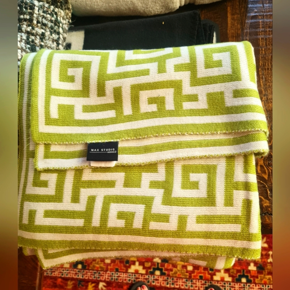 Max Studio Home Lime Green & White  Geometric  Greek Key Throw Blanket EUC